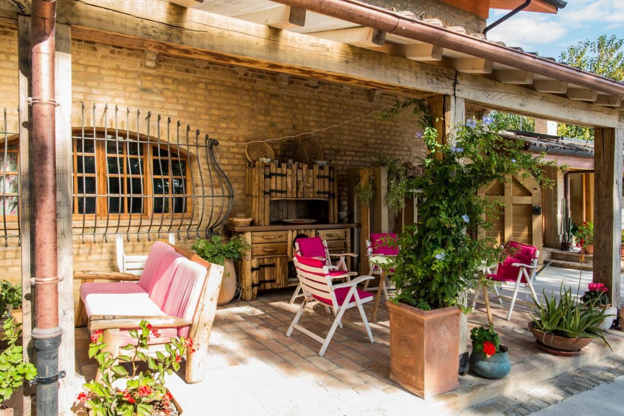 B&B Il Cavallino Civitanova Alta Buitenkant foto